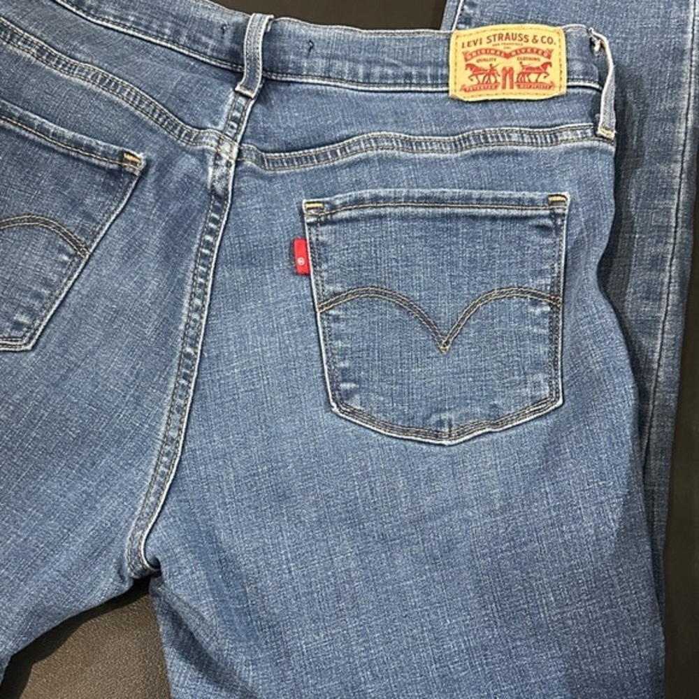 661. Levi's Blue Skinny Jeans for Women